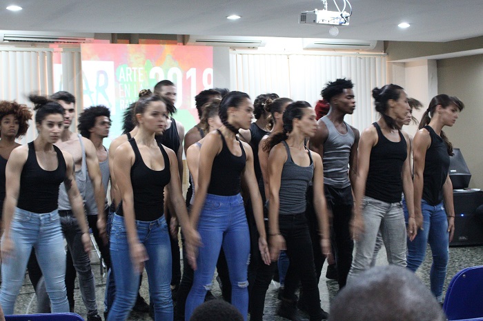 Actuación de Danza Contemporánea de Cuba 