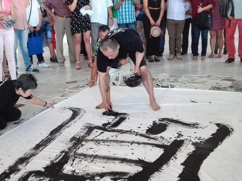The Japanese artist and calligrapher Hamano Ryuho exhibits in Havana