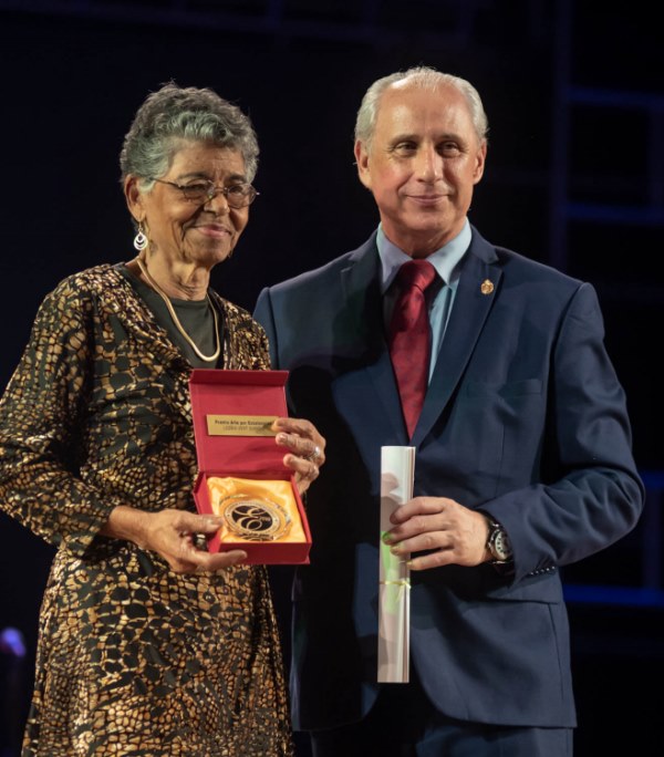 Lesbia Vent Dumois, inspirer of the Arte por Excelencias project, receives the Excelencias Cuba 2019 Award 