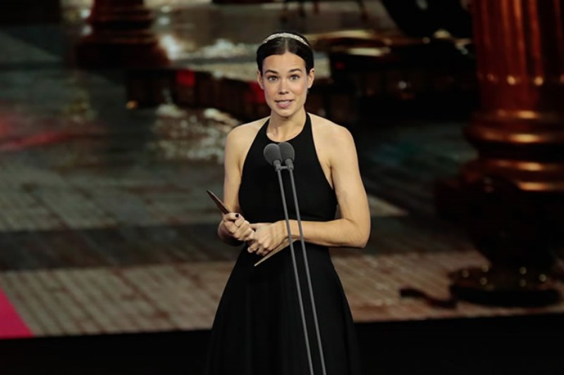 Laia Costa recoge el galardón a la mejor interpretación femenina