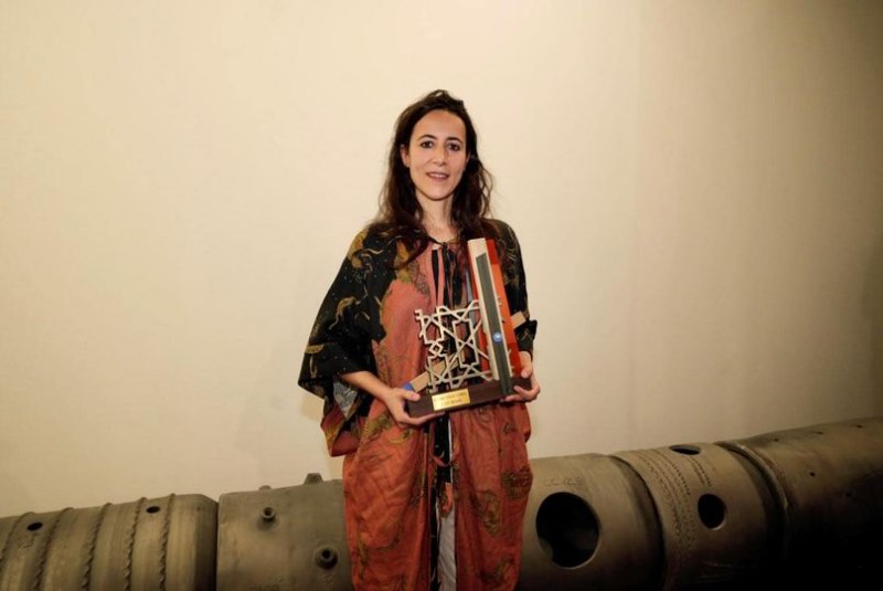La obra ‘Zócalo’ de Laia Estruch Mata fue la ganadora del VI Premio de Cervezas Alhambra de Arte Emergente en #ARCOmadrid 2022.‬
