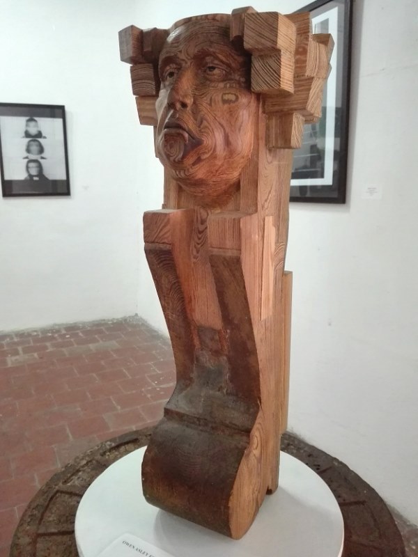 Owen A. Espinosa. Mutilada. Escultura ensamblada en madera