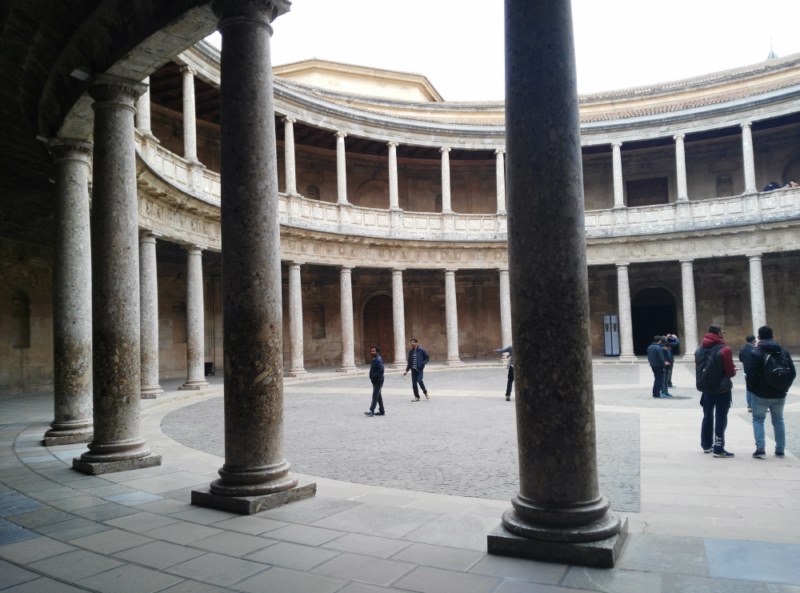 Palacio de Carlos V. Patio interior circular 