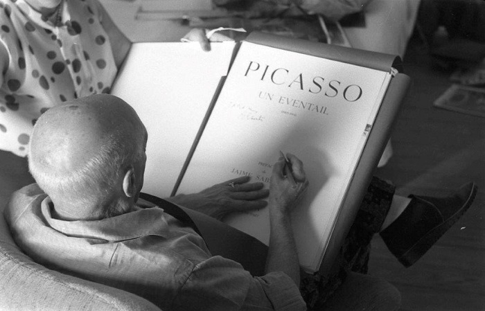  To Alberti de Picasso who loves him so much. On 16.6.67. Photo Roberto Otero