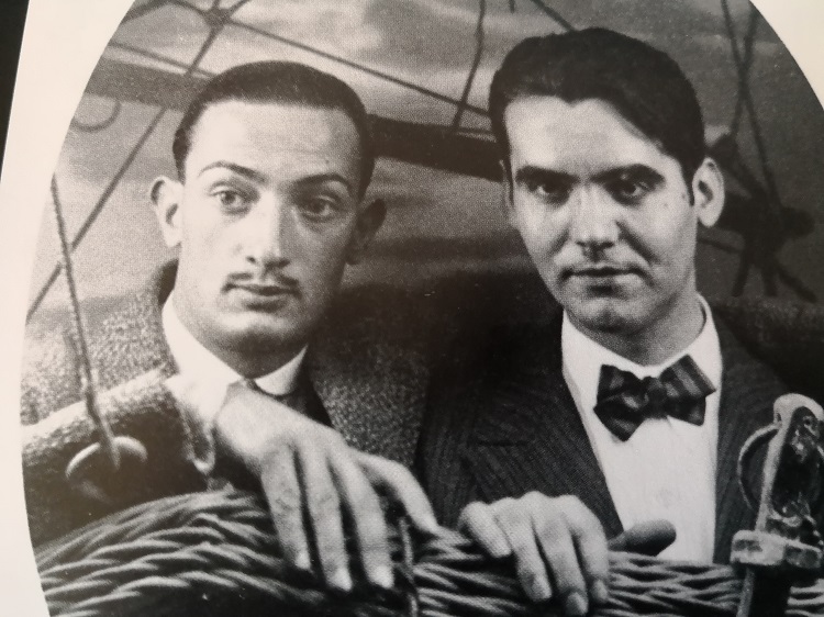 Salvador Dalí junto al poeta