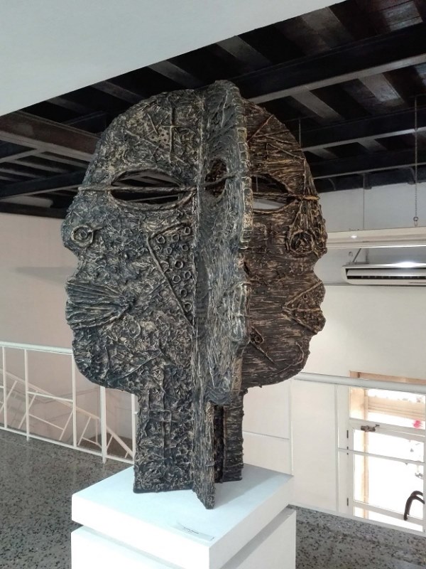 I am looking at you (Cartographic sculpture)