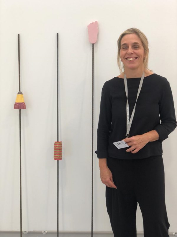 Idoia Fernández en el stand de NF/Galería en Untitled 2019 