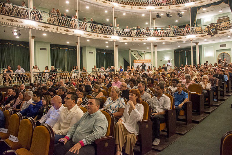 público asistente a la gala de entrega de los Premios Excelencias Cuba 2023