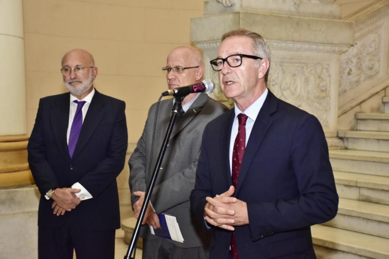 ministro de cultura de España en inauguración de Autorretrato de Goya