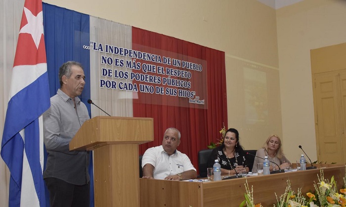 Jorge Coromina presenta la revista dedicada a Cienfuegos