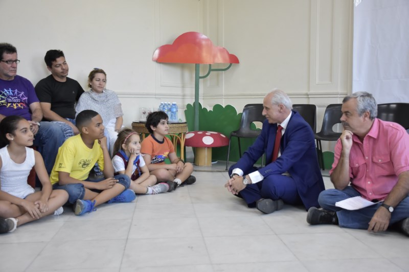Intercambio del Presidente del Grupo Excelencias con los niños de La Colmenita 