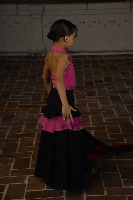Niña bailando flamenco