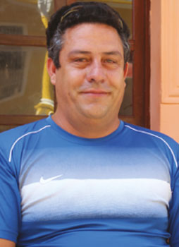 Longoria integra el equipo multidisciplinario que trabaja por preservar el patrimonio holguinero.