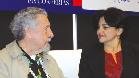La autora del libro junto al historiador colombiano César Pagano