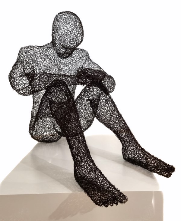 artsy--Remy Samuz - Méditation - 2022 - 90 cm H x 72 cm W x 104cm D - Iron wire weaving - Courtesy of OOA Gallery 4-Modifier 