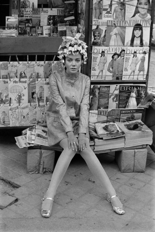 Modelo con un peinado del peluquero Rapel, Madrid, 1967