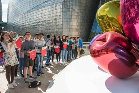 El Museo Guggenheim Bilbao acerca algunas de sus obras más emblemáticas a los estudiantes a través de iTunes U