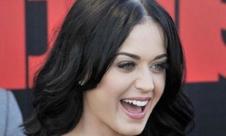 Katy Perry se da un baño de música cubana