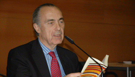 Luis Alberto de Cuenca, galardonado con el Premio Nacional de Poesía 2015 