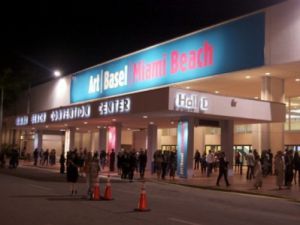 Art Basel Miami Beach, una cita insolente que anuda arte y espectáculo
