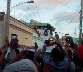 Usher visita peña de hip hop en municipio Regla