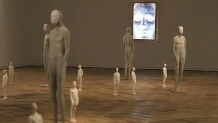 Víctor Manzanal presenta en la Ciudadadela una exposición con esculturas de seres humanos y fotografías