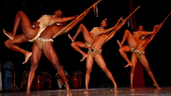 Fragmento de la obra “Sulkary” del Maestro Eduardo Rivero Walker interpretada por la nueva generación de bailarines.