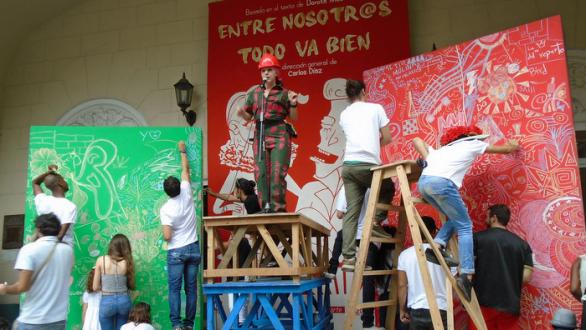 Jóvenes artistas en el Corredor Cultural Calle Línea 
