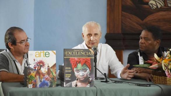 De izquierda a derecha: Alexis Triana, editor de Arte por Excelencias, José Carlos de Santiago, presidente del Grupo Excelencias y José Luis Estrada, editor de Excelencias Turìsticas del Caribe