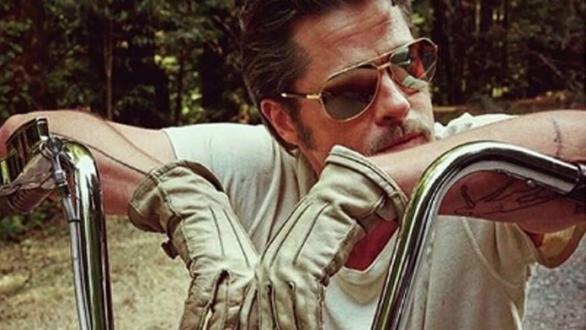 Brad Pitt en moto