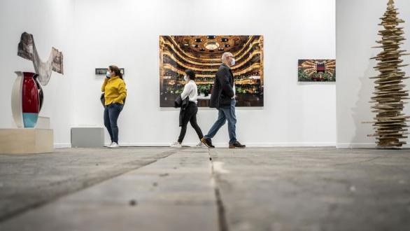 Fotografías de Eugenio Ampudia expuestas en el estand de la galería Max Estrella de la feria Estampa.OLMO CALVO. Tomadas de El País 
