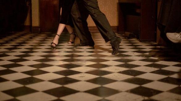 pareja bailando tango 