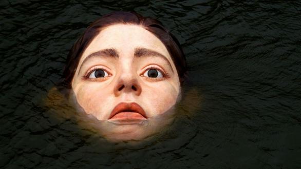 Obra hiperrealista Bihar, rostro de una niña en el agua. Imagen tomada de https://notiulti.com/
