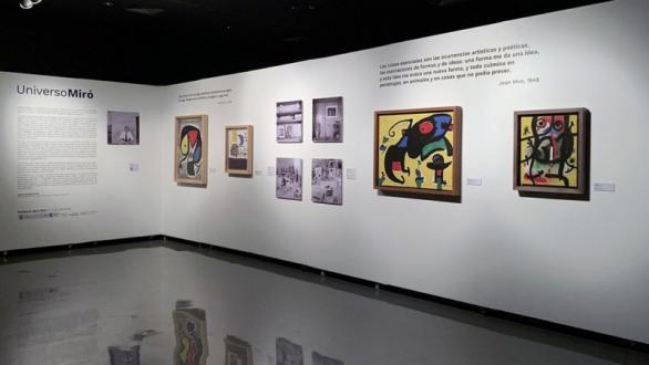 Vista de la muestra Universo Miró en el Centro Cultural España de México 