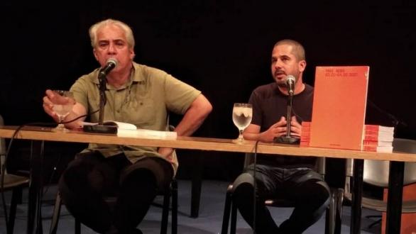 Jorge Fernández, director del Museo Nacional de Bellas Artes, y Wilfredo Prieto, autor del libro catálogo Fake News