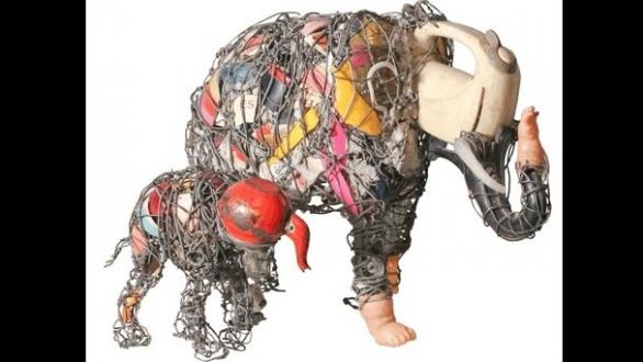 In collaboration with GAZZAMBO GALLERY Madrid I Johnson Zuze Sculptures created with metal, used glass bottles and aluminum cans