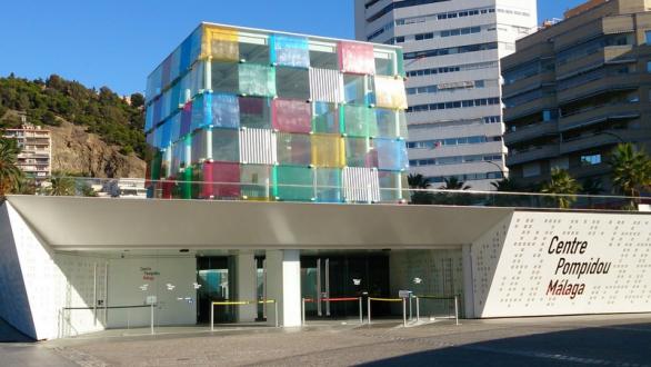 Entrada del Centro Pompodiu Málaga donde se exponen las Utopías Modernas