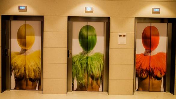 elevadores con obras de arte 