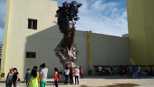 escultura en Bienal de La Habana 
