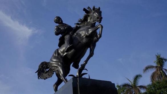 estatua ecuestre de Martí