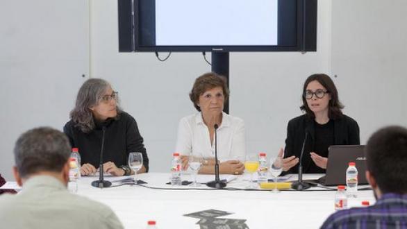 Martina Millà, Rosa M. Malet y Alexandra Laudo, durante la rueda de prensa de presentación del ciclo © Fundació Joan Miró, Barcelona. Foto: Pere Pratdesaba