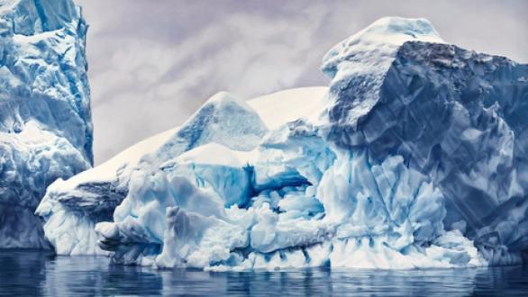 Zaria Forman, Whale Bay Antarctica No 4, 2016. Courtesy of the artist and Winston Wächter Fine Art. 
