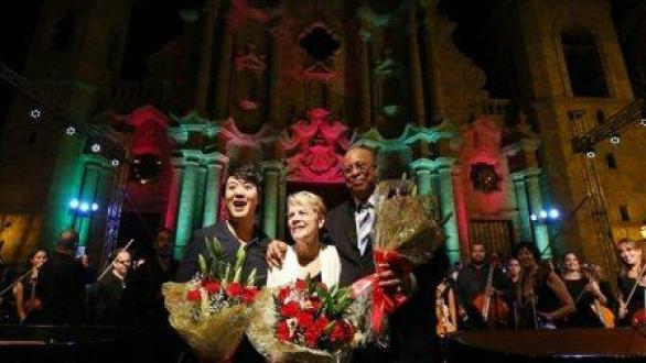 From left, Lang Lang, the Chinese pianist; Marin Alsop, the American conductor; and Chucho Valdés, the Cuban pianist, after a free concert at Cathedral Plaza in Havana on Friday. Credit Alejandro Ernesto/European Pressphoto Agency