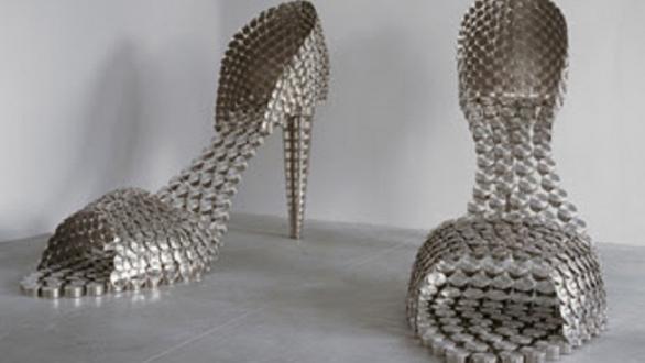 Joana Vasconcelos, Marilyn (AP), 2011  Ollas y tapas de acero inoxidable y hormigón  (2x) 297 x 155 x 410 cm  Colección de la artista