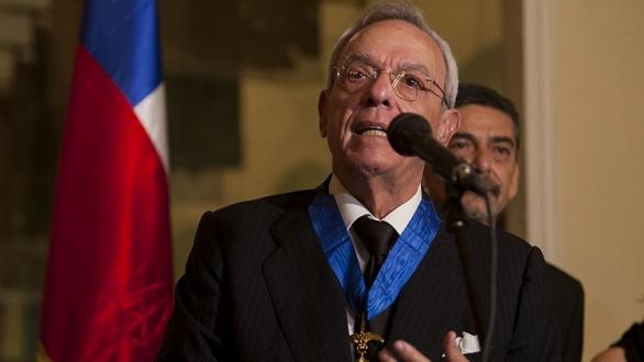 Eusebio Leal recibe Orden al Mérito en el grado de Comendador, que otorga la República de Chile